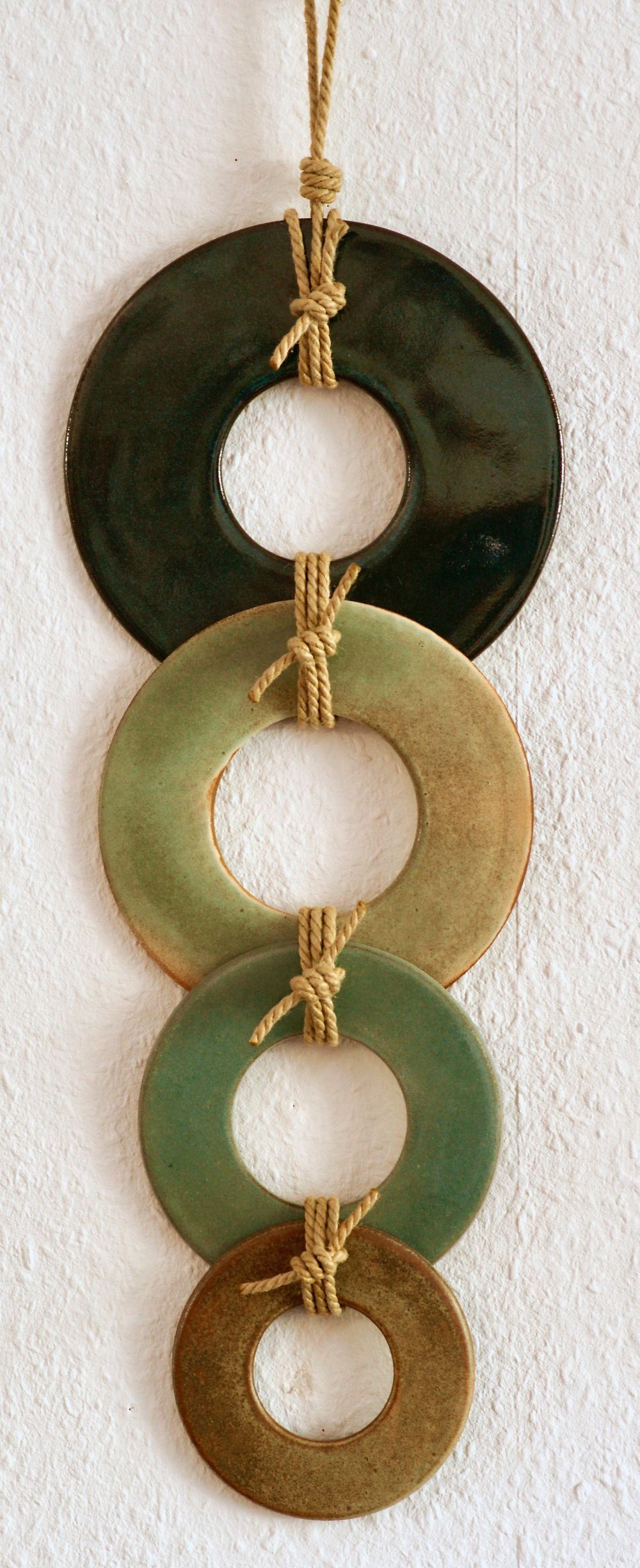 Artists/Images/betty moerenhoudt_image_suspension anneaux imbriques.jpg